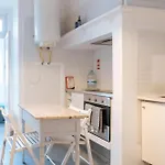 Diogo's Alcantara I By Mycelia Apartmán